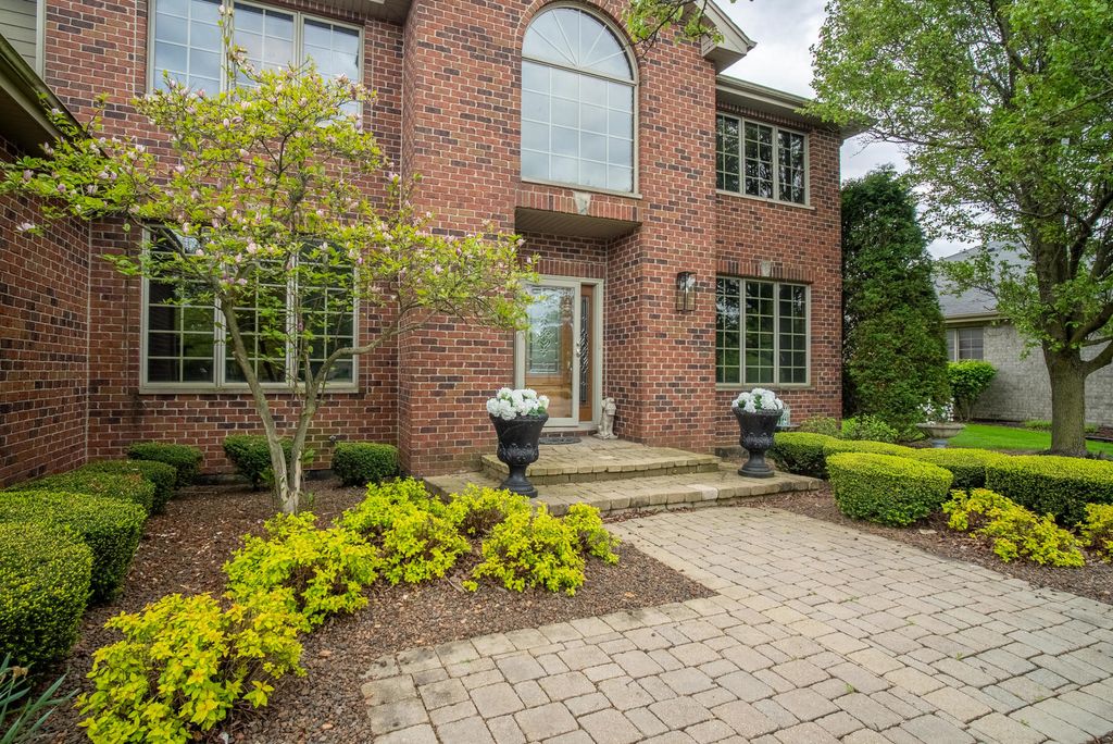 Image 3 of property listing at 2910 Ryan Drive, New Lenox, IL 60451