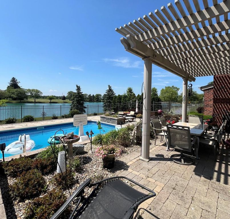 Image 5 of property listing at 2910 Ryan Drive, New Lenox, IL 60451