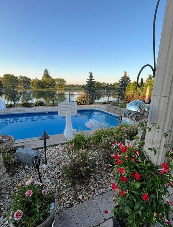 Image 7 of property listing at 2910 Ryan Drive, New Lenox, IL 60451