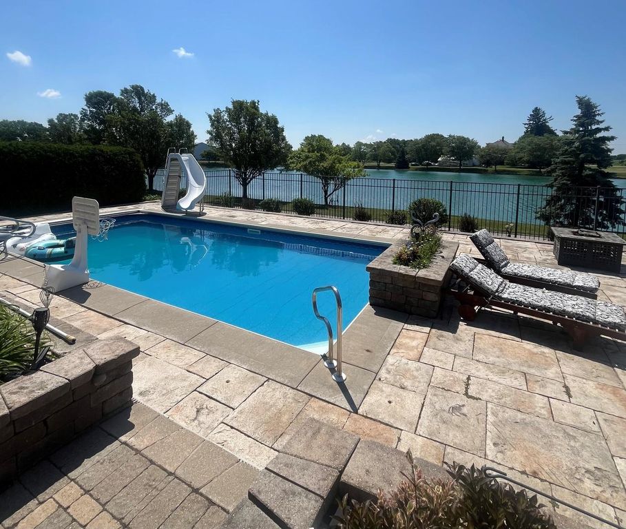 Image 8 of property listing at 2910 Ryan Drive, New Lenox, IL 60451