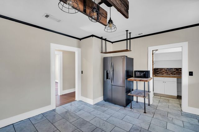 119 W University Avenue, Waxahachie, TX 75165