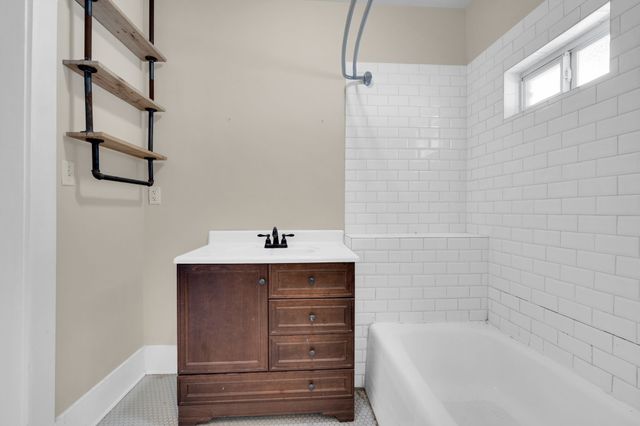 119 W University Avenue, Waxahachie, TX 75165