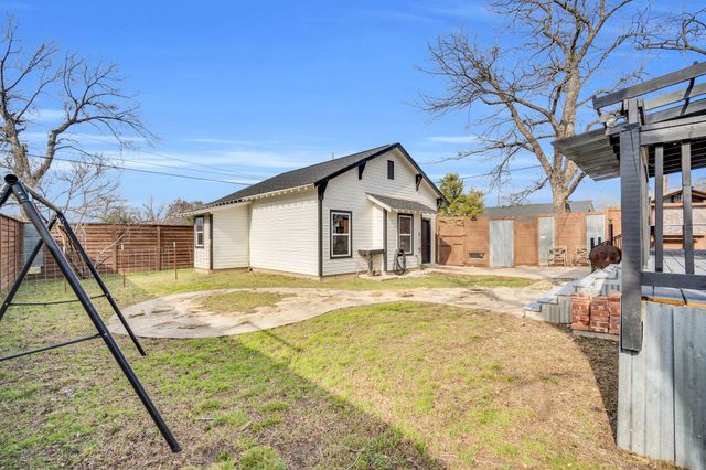 119 W University Avenue, Waxahachie, TX 75165