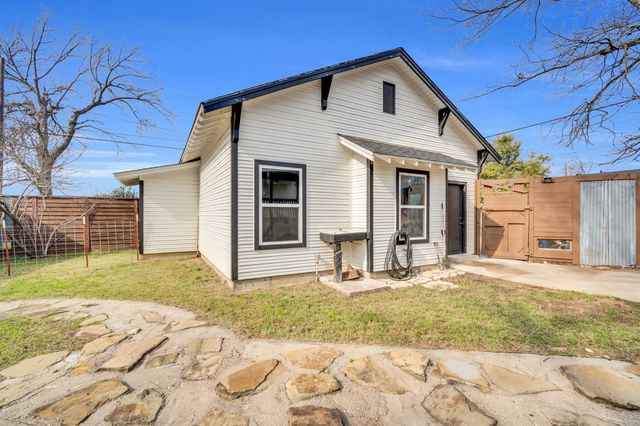 119 W University Avenue, Waxahachie, TX 75165