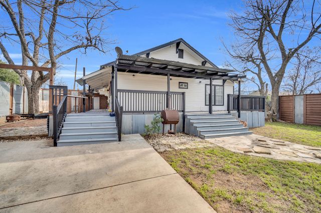 119 W University Avenue, Waxahachie, TX 75165