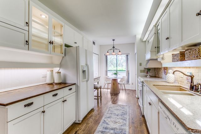 1022 Navarro St Apt 306, San Antonio, TX 78205