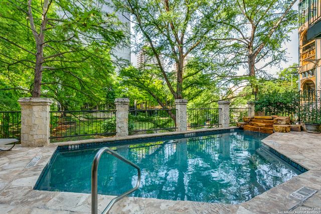 1022 Navarro St Apt 306, San Antonio, TX 78205