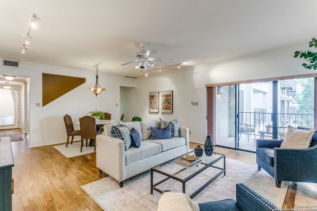 1022 Navarro St Apt 306, San Antonio, TX 78205