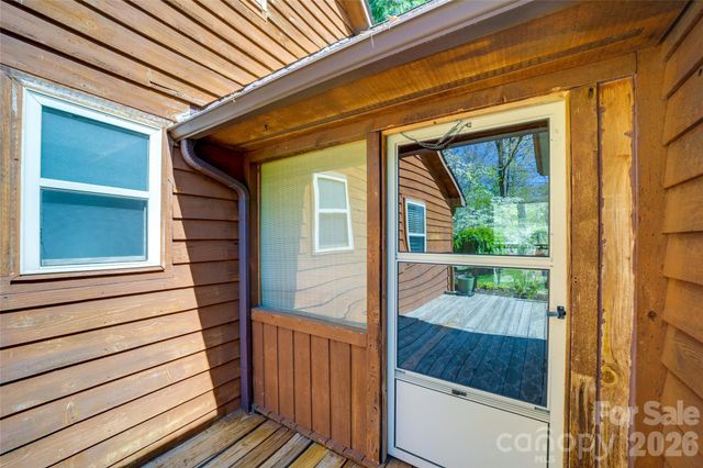 24 Oakwood Road, Candler, NC 28715