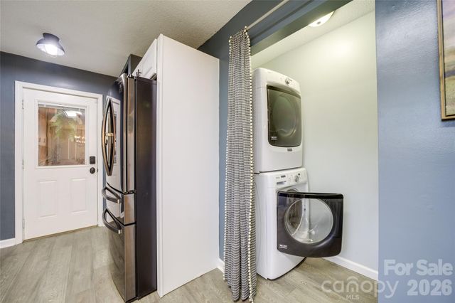 24 Oakwood Road, Candler, NC 28715