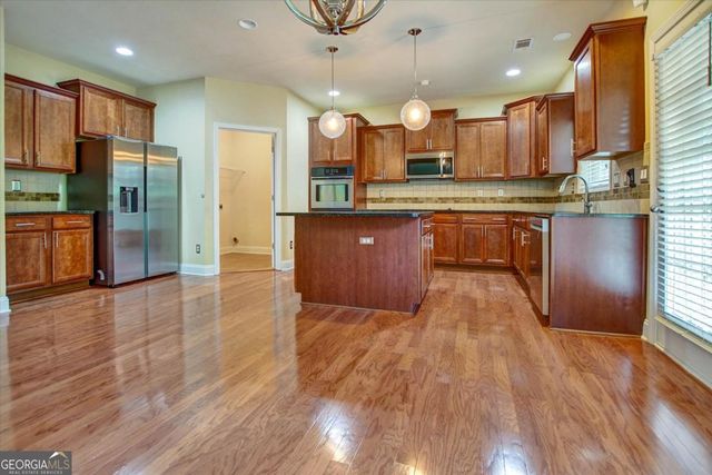 6820 Search Light Trail, Stonecrest, GA 30038