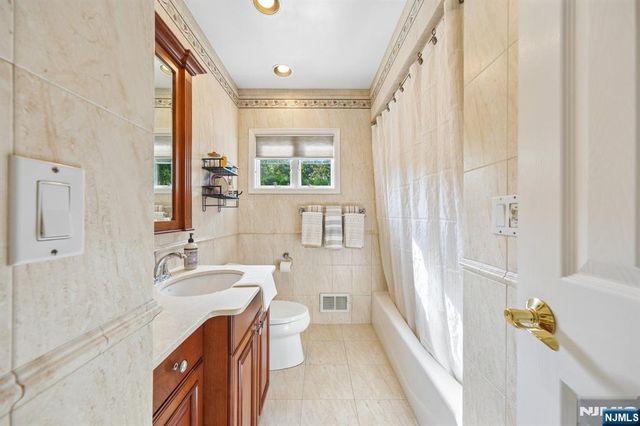 18 Murray Road, Montvale, NJ 07645