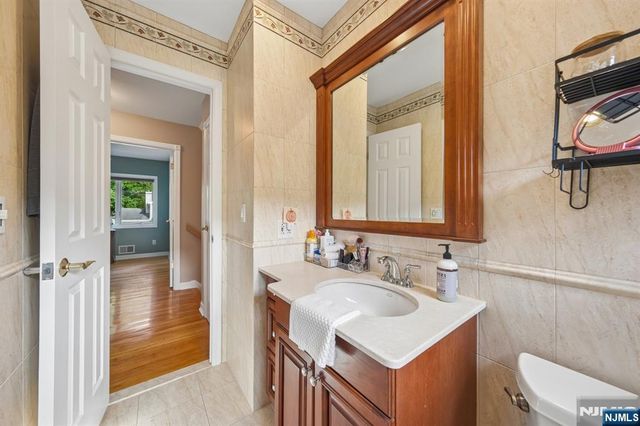 18 Murray Road, Montvale, NJ 07645