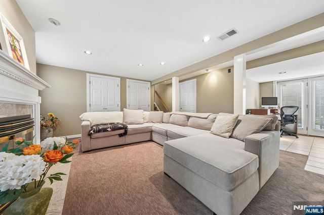 18 Murray Road, Montvale, NJ 07645