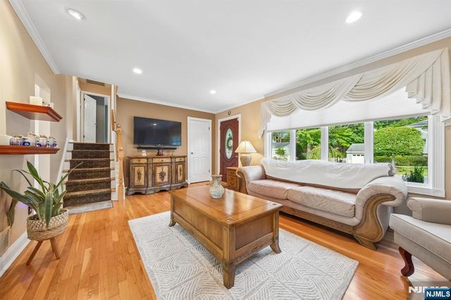 18 Murray Road, Montvale, NJ 07645