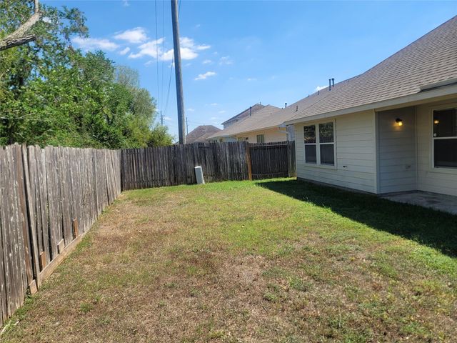 1226 Collier Point Lane, Fresno, TX 77545