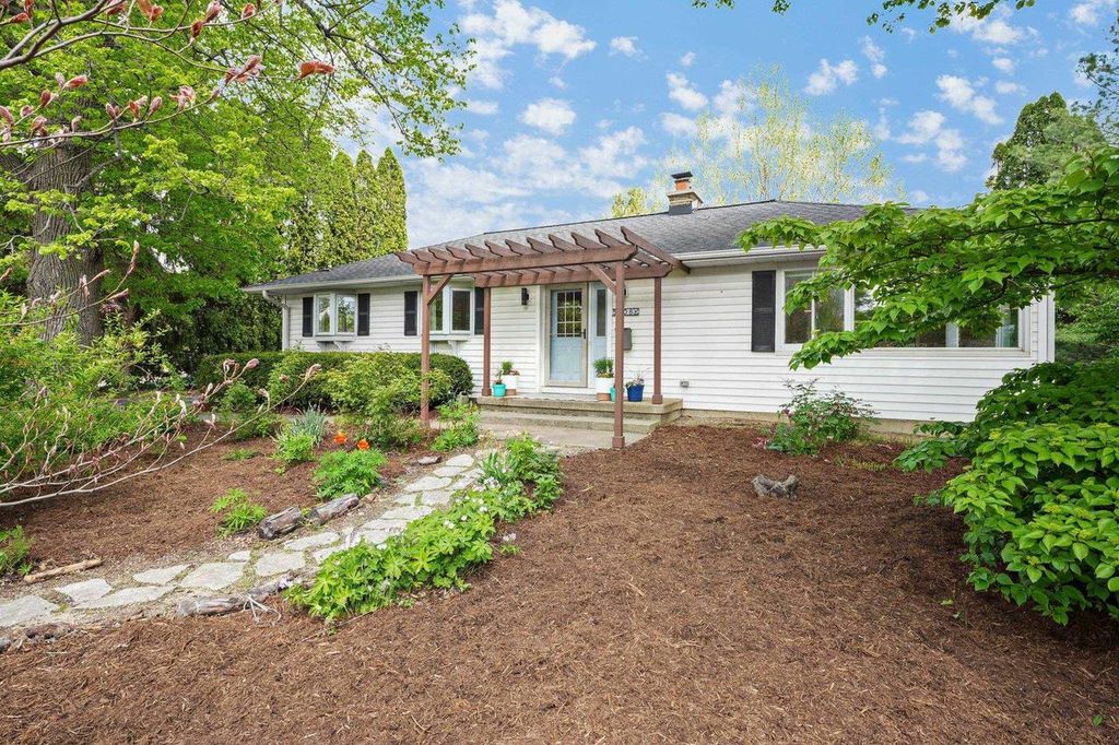 5308 McKenna Road, Monona, WI 53716