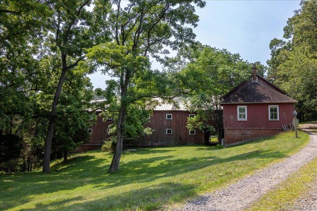 38 Landing Meadow Road, Smithtown, NY 11787