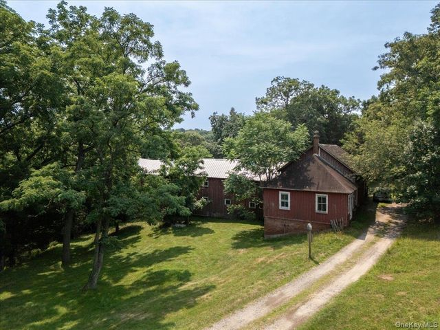 38 Landing Meadow Road, Smithtown, NY 11787