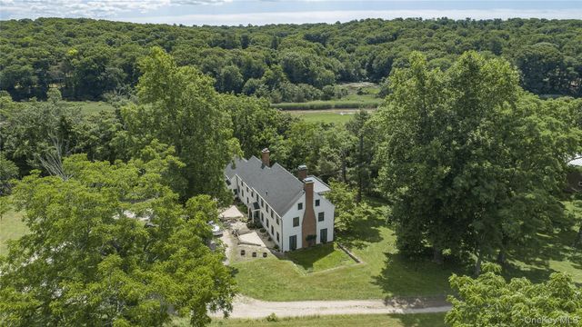 38 Landing Meadow Road, Smithtown, NY 11787
