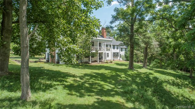 38 Landing Meadow Road, Smithtown, NY 11787