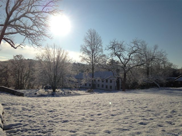38 Landing Meadow Road, Smithtown, NY 11787