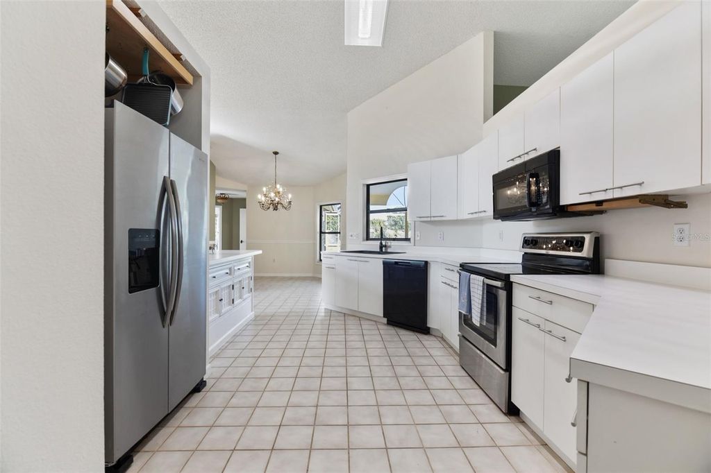 Image 9 of property listing at 8432 PALM LAKES COURT, Sarasota, FL 34243