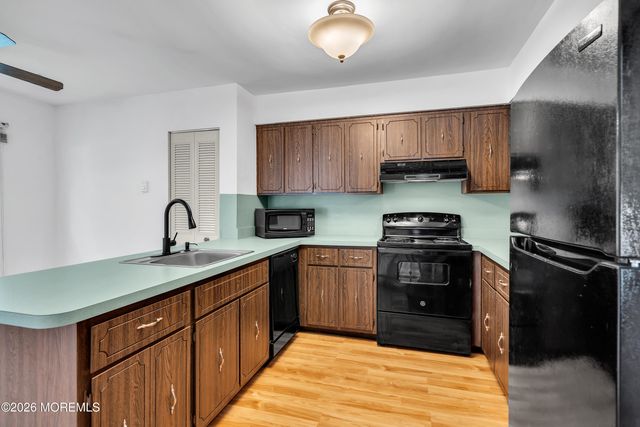 7 Dover Walk 1107, Toms River, NJ 08753