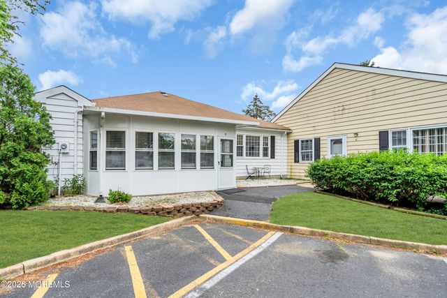 7 Dover Walk 1107, Toms River, NJ 08753