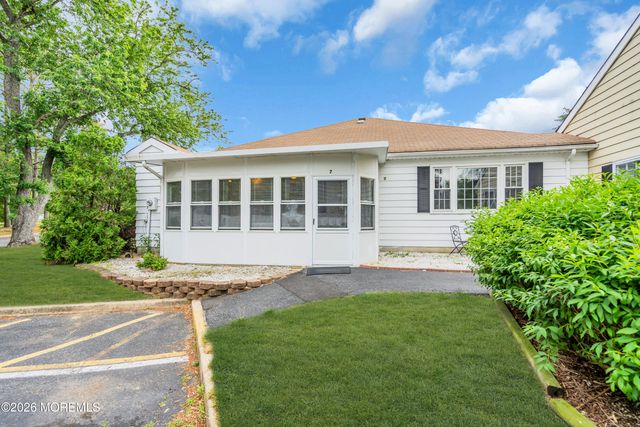 7 Dover Walk 1107, Toms River, NJ 08753