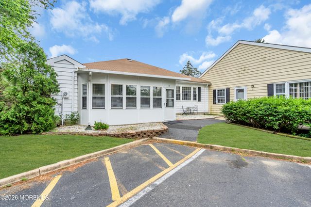 7 Dover Walk 1107, Toms River, NJ 08753