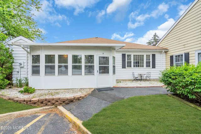 7 Dover Walk 1107, Toms River, NJ 08753