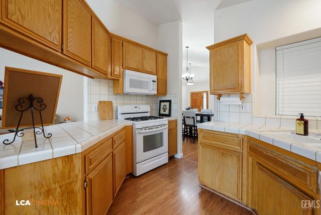 5217 Bold Venture Court, Bakersfield, CA 93312