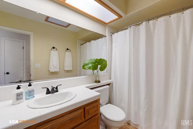 5217 Bold Venture Court, Bakersfield, CA 93312