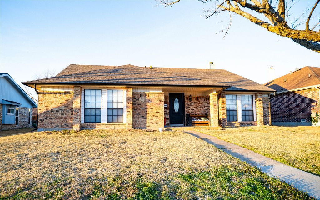 8209 Kensington Drive, Rowlett, TX 75088