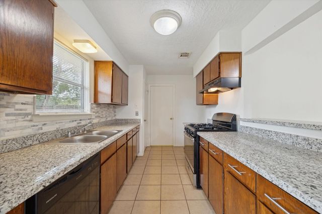 2723 N Brompton Drive, Pearland, TX 77584