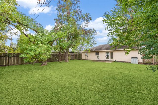 2723 N Brompton Drive, Pearland, TX 77584