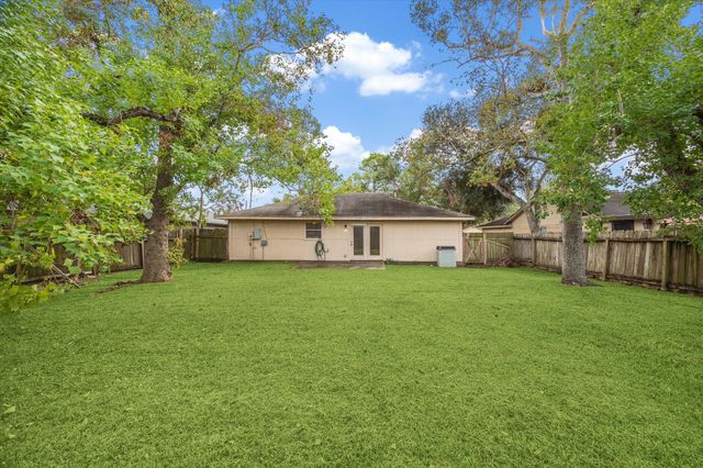 2723 N Brompton Drive, Pearland, TX 77584