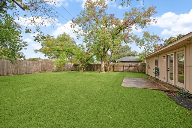 2723 N Brompton Drive, Pearland, TX 77584