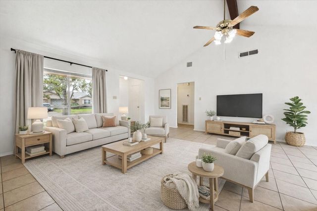 2723 N Brompton Drive, Pearland, TX 77584