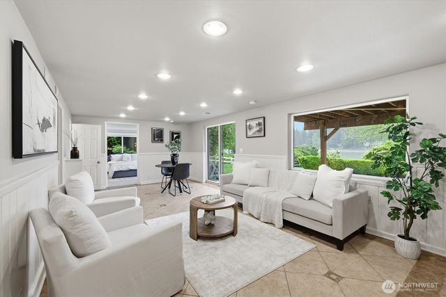 14112 W Lake Kathleen Drive SE, Renton, WA 98059
