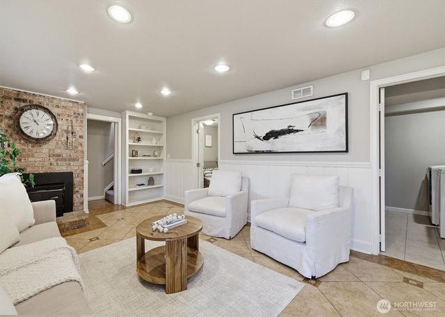 14112 W Lake Kathleen Drive SE, Renton, WA 98059