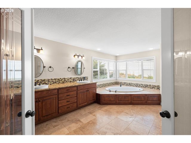 12447 Se WILLIAM OTTY Rd, Happy Valley, OR 97086