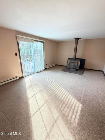 606 Tedesco Court, Schenectady, NY 12303
