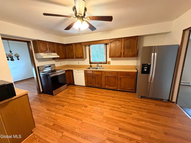606 Tedesco Court, Schenectady, NY 12303