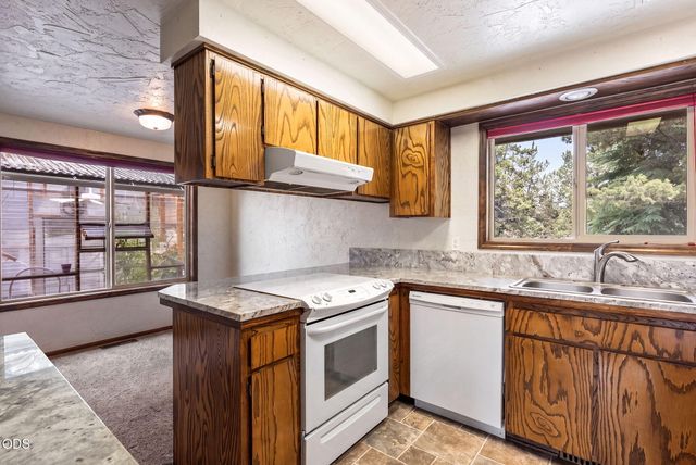 64699 McGrath Road, Bend, OR 97701