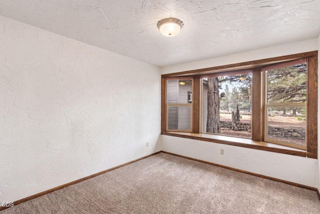 64699 McGrath Road, Bend, OR 97701