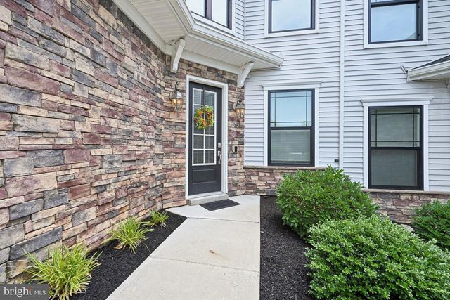 42 DOGLEG LN, Trenton, NJ 08648