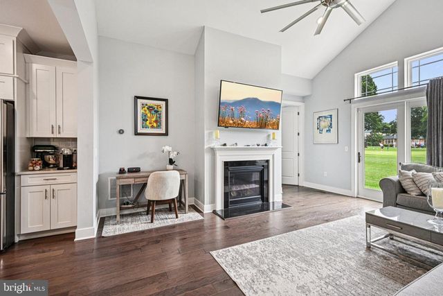 42 DOGLEG LN, Trenton, NJ 08648
