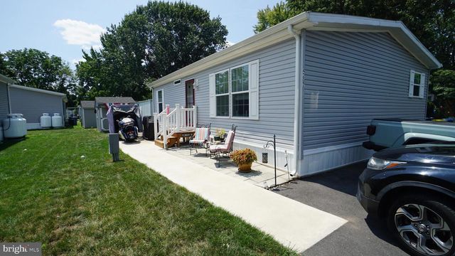 4207 DARBY DR, Morrisville, PA 19067